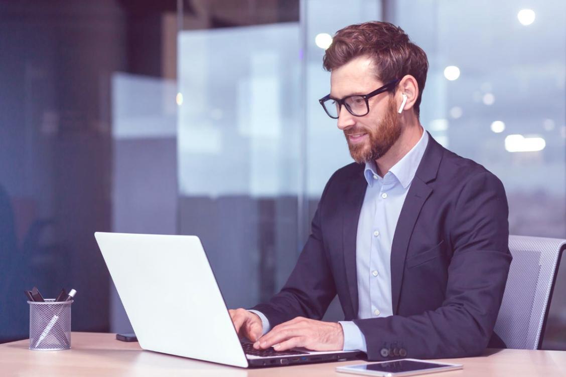 Рабочее пространство с современными инструментами аналитики