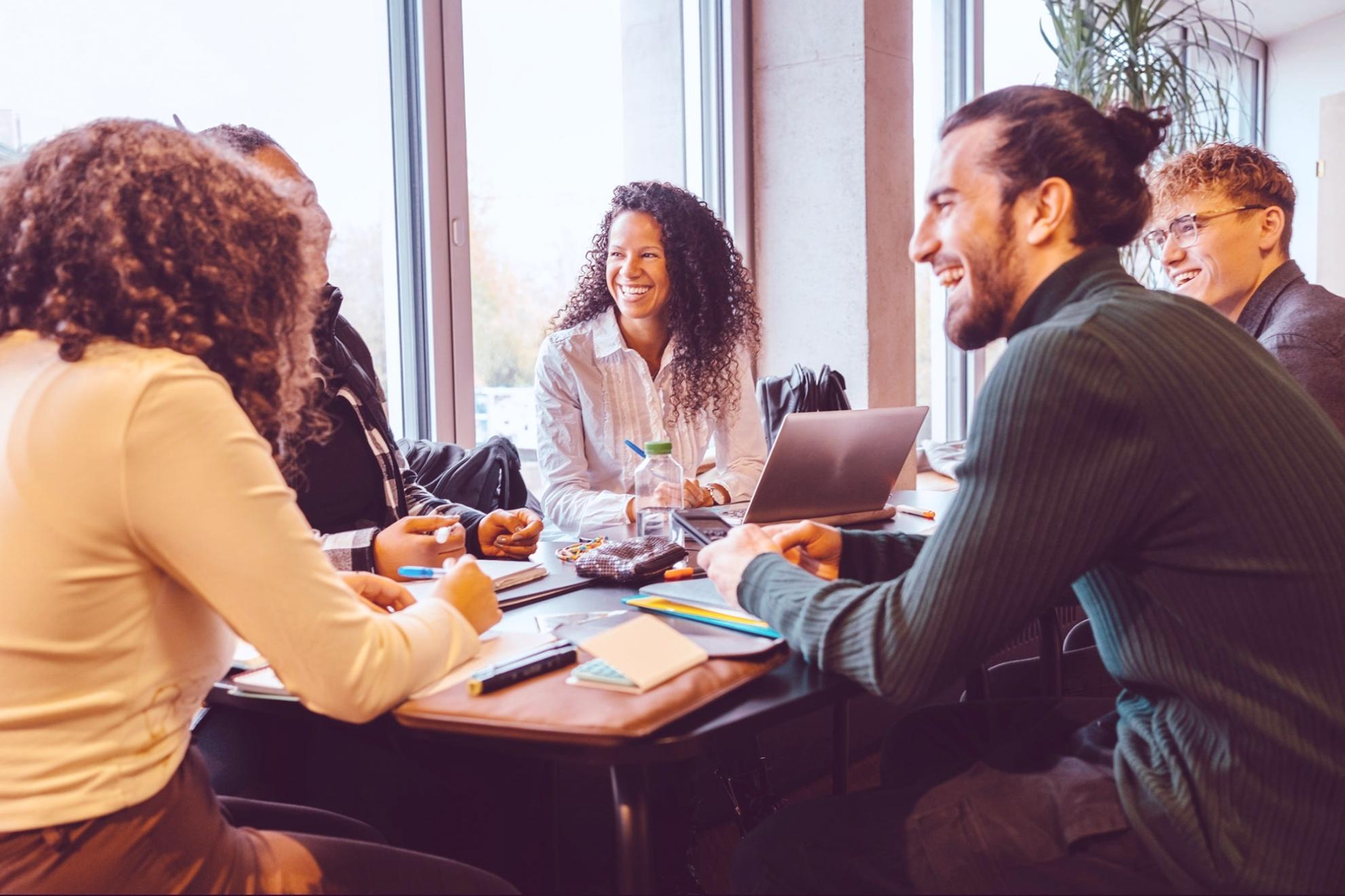 Процесс оптимизации веб-трафика на экране компьютера