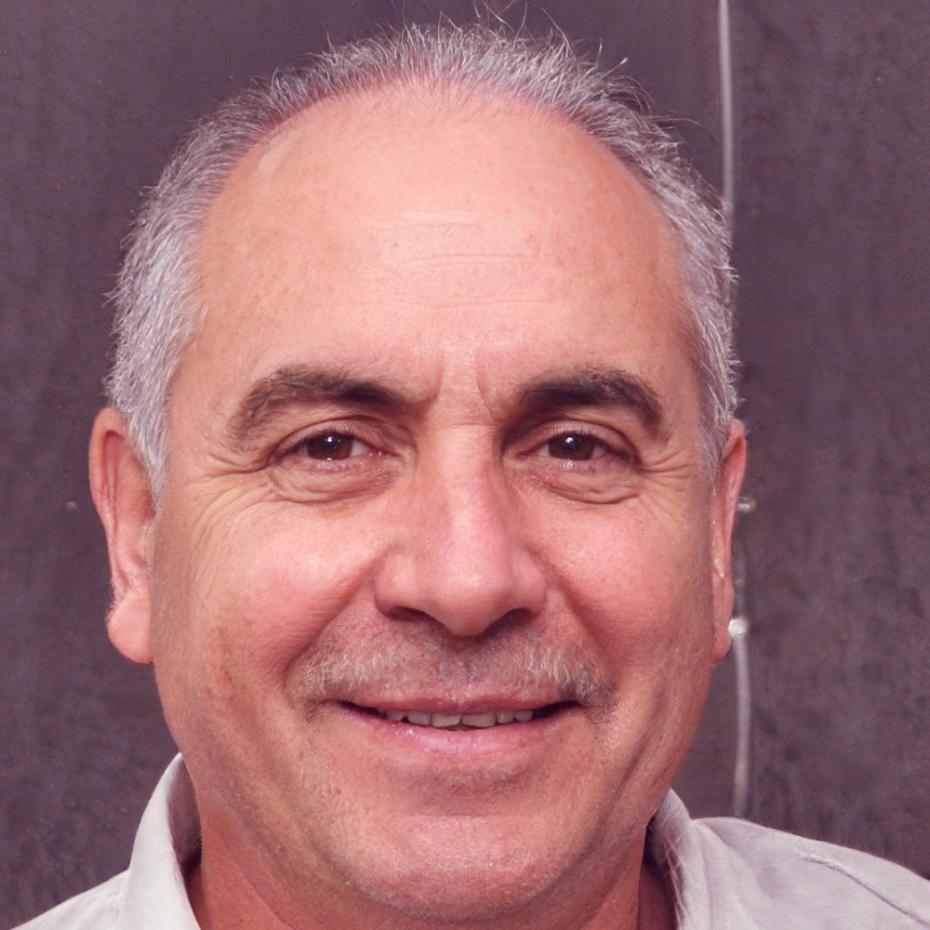 Портрет Эмре Караташ